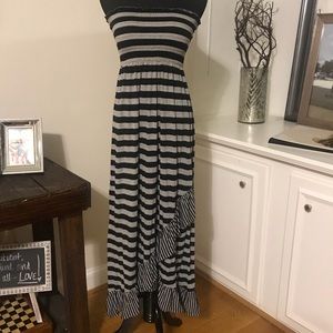 Black/Grey strapless maxi dress. Fits like M